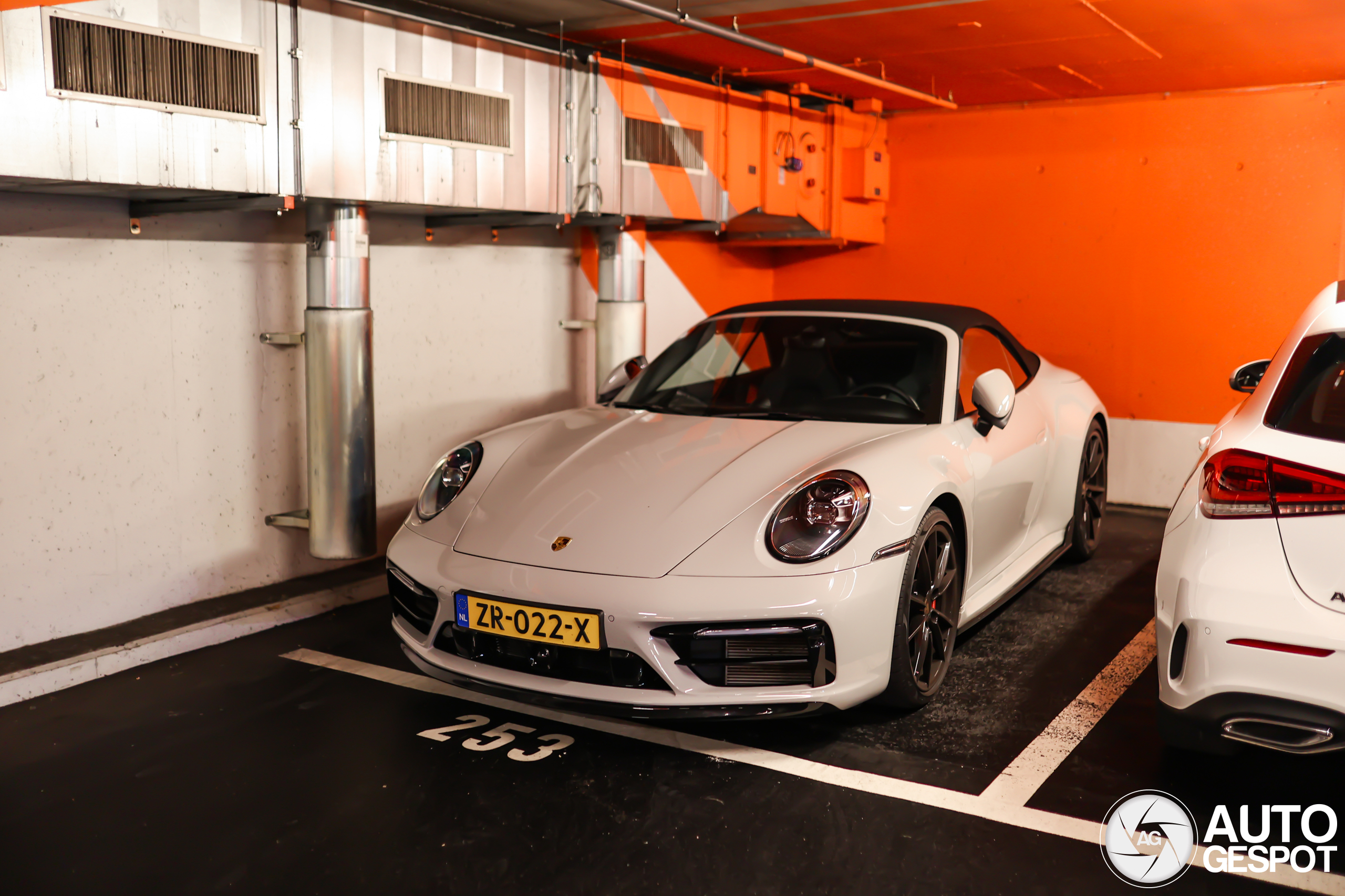 Porsche 992 Carrera 4S Cabriolet