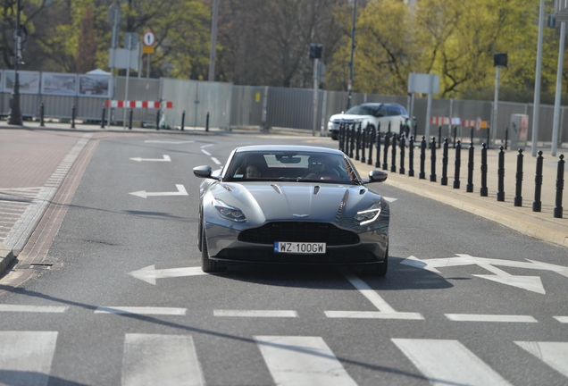 Aston Martin DB11