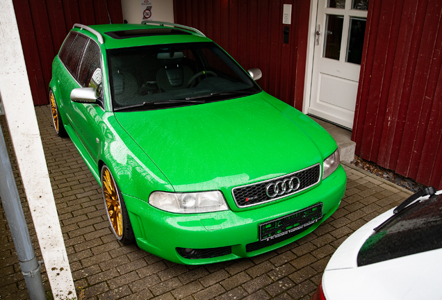 Audi RS4 Avant B5