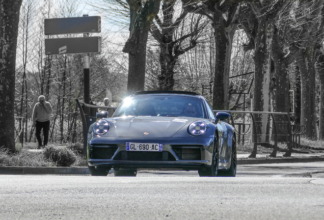 Porsche 992 Carrera 4 GTS