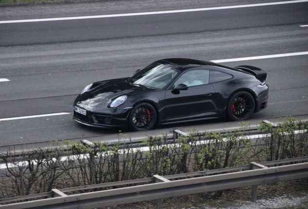 Porsche 992 Carrera 4 GTS