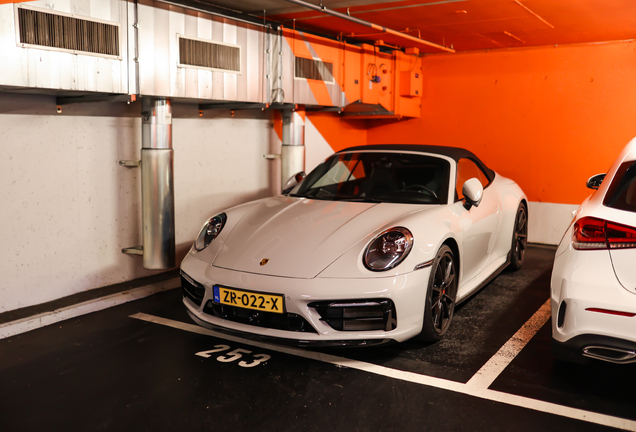 Porsche 992 Carrera 4S Cabriolet