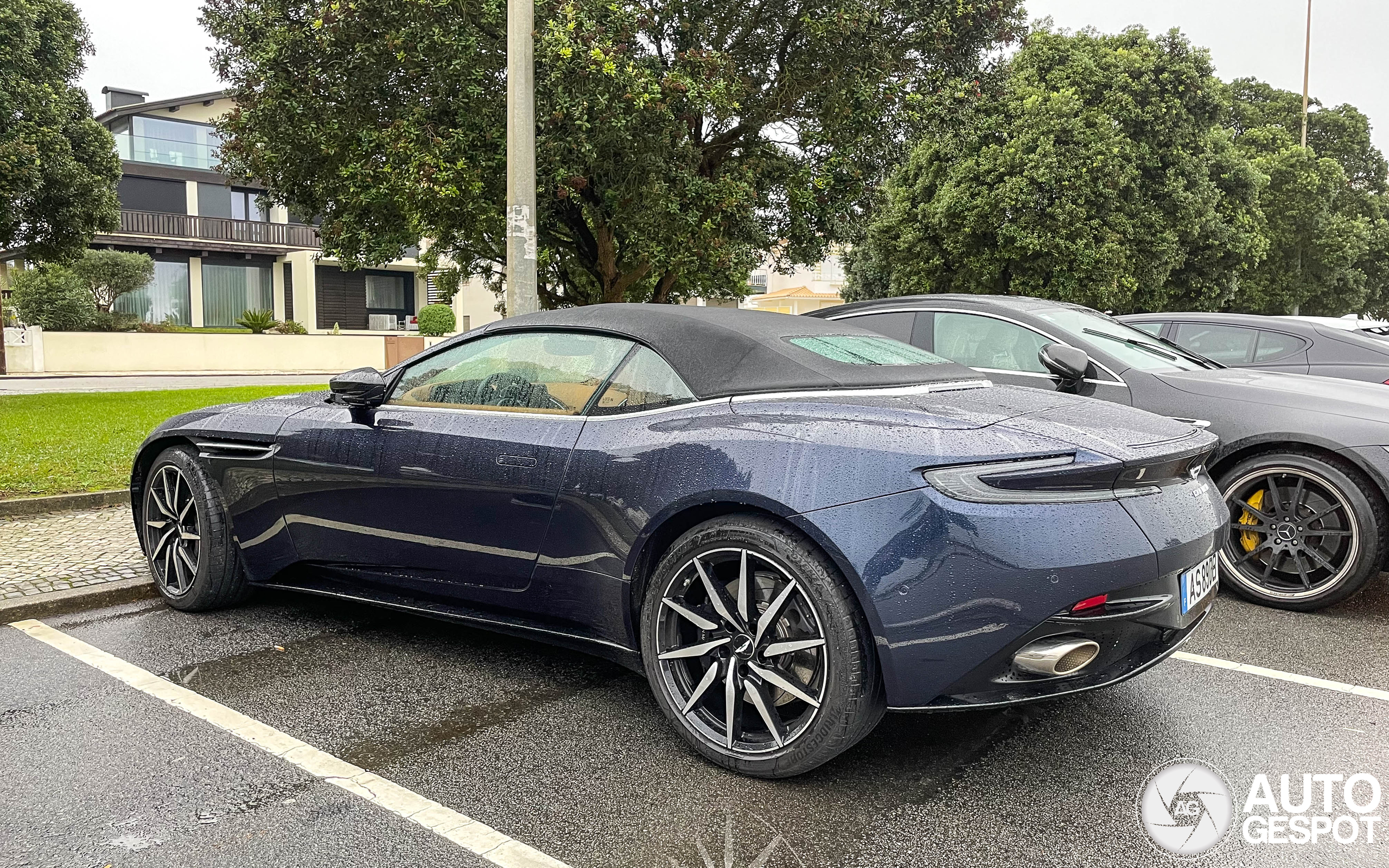 Aston Martin DB11 V8 Volante