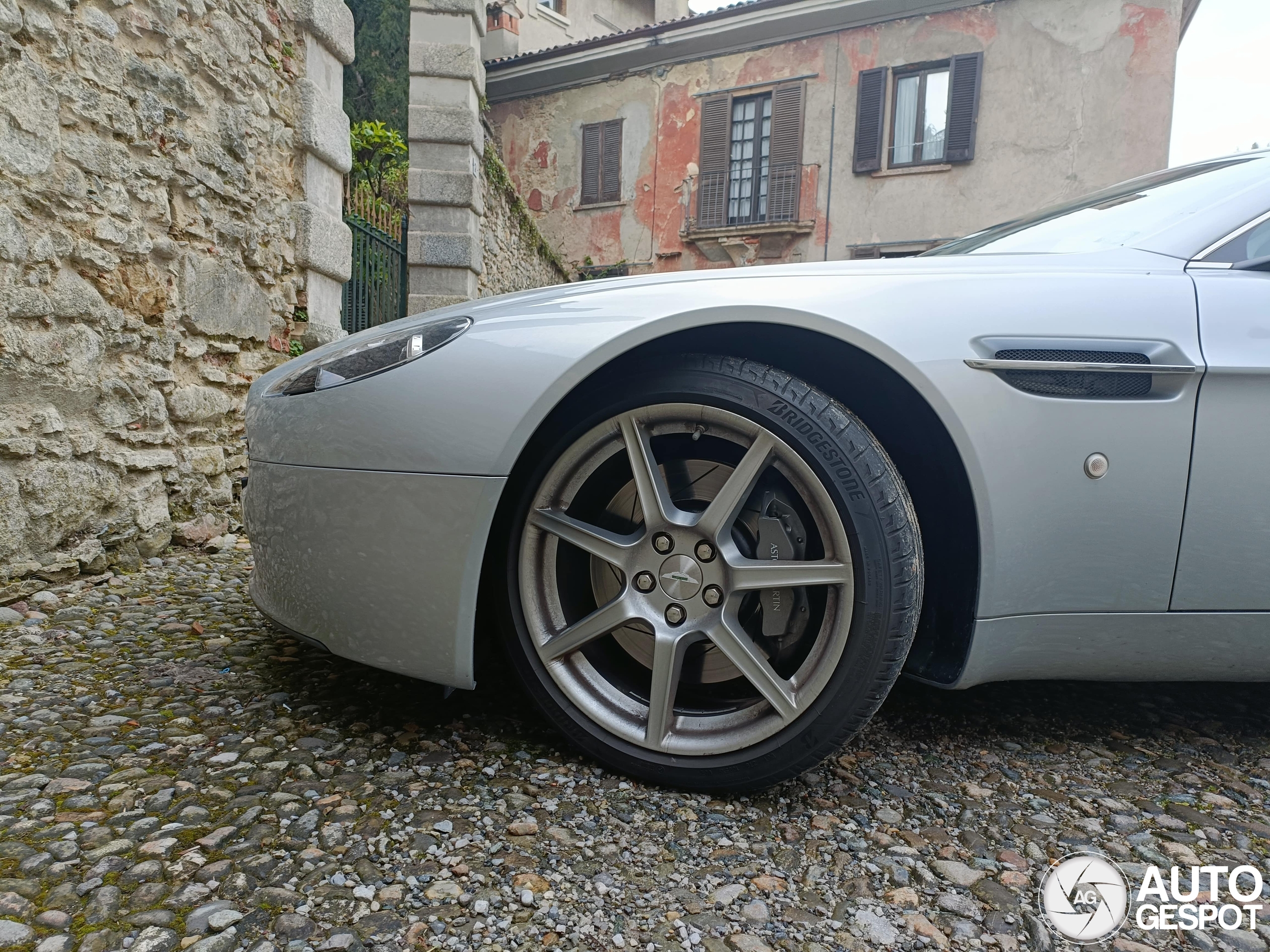 Aston Martin V8 Vantage Roadster