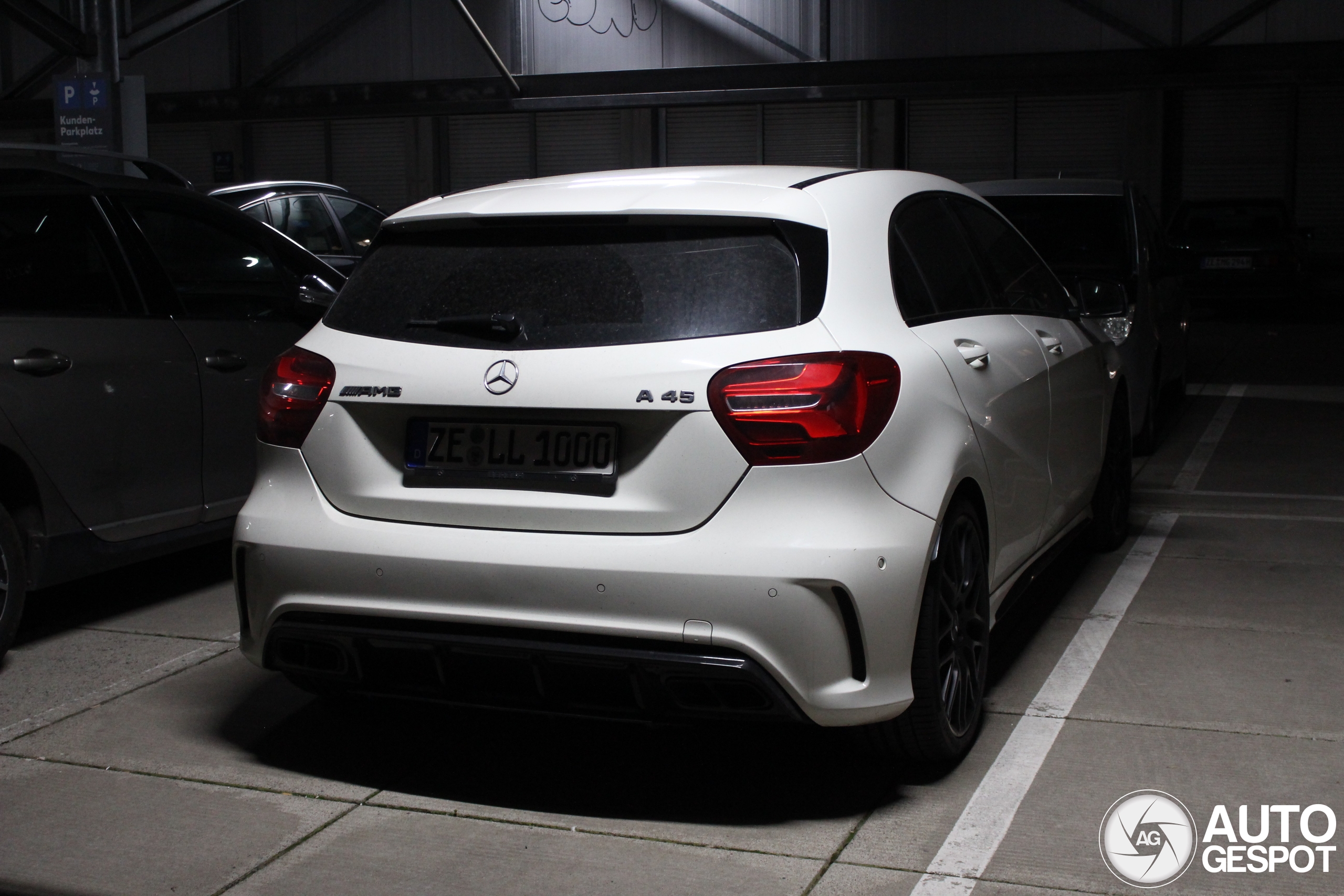 Mercedes-AMG A 45 W176 2015