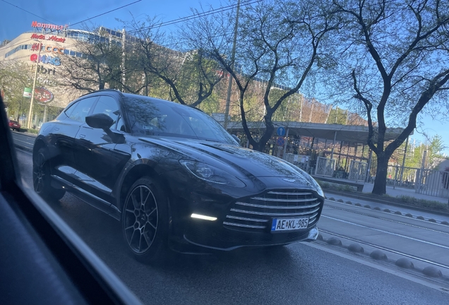 Aston Martin DBX707