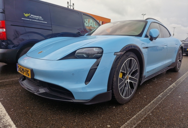 Porsche Taycan Turbo S Cross Turismo