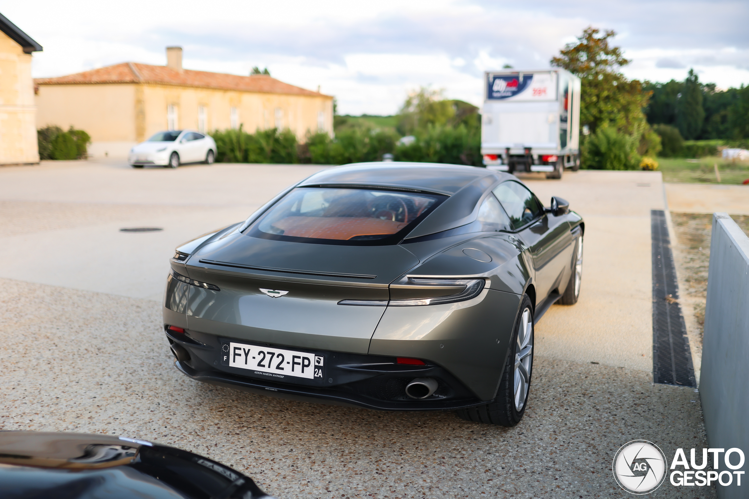 Aston Martin DB11