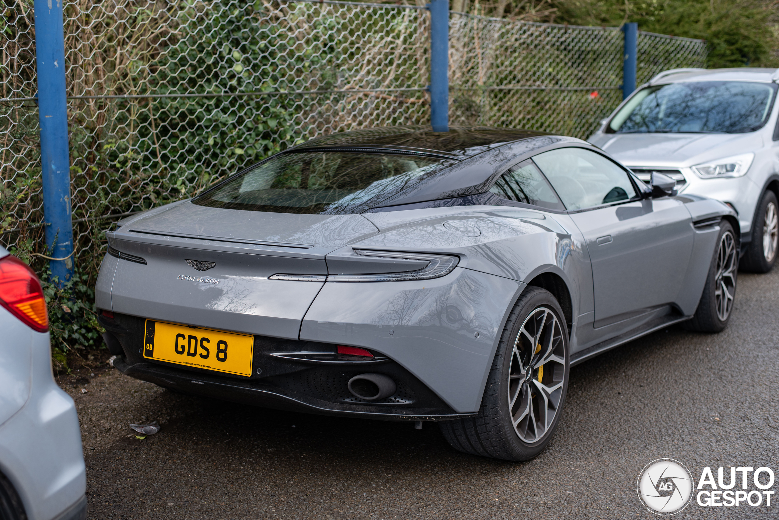 Aston Martin DB11 V8