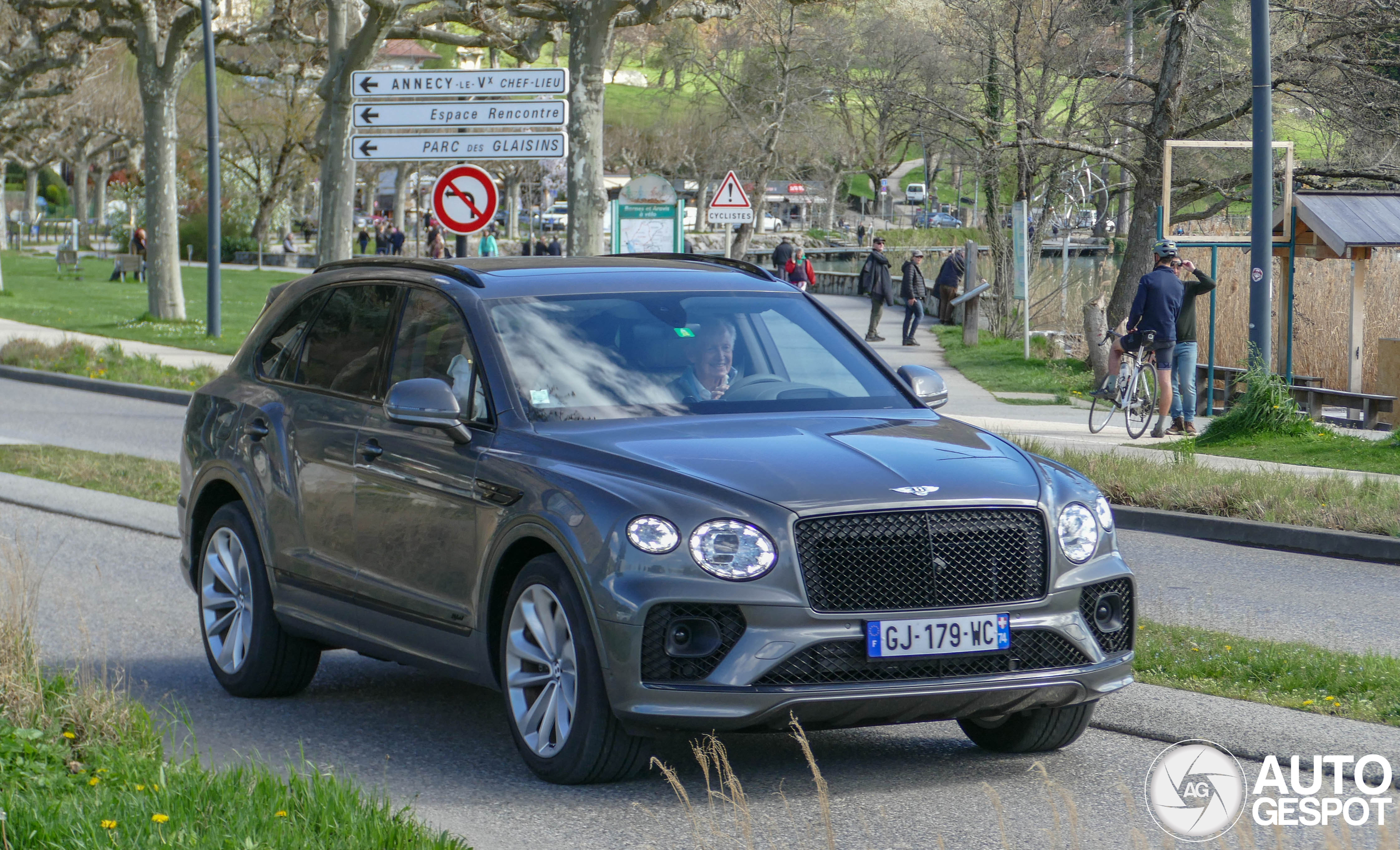 Bentley Bentayga V8 2021