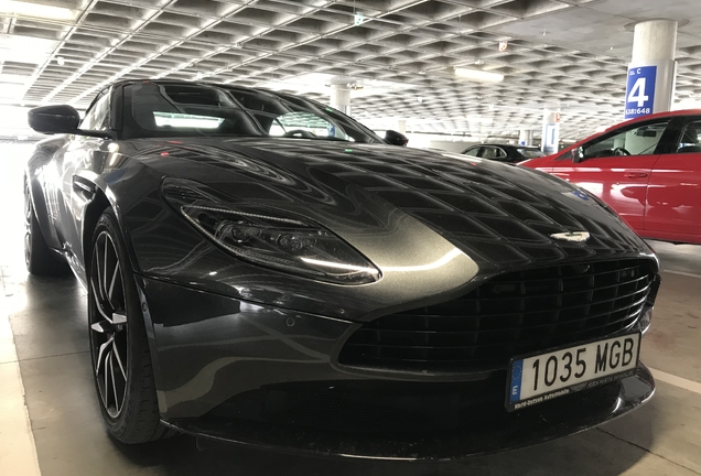 Aston Martin DB11 V8 Volante