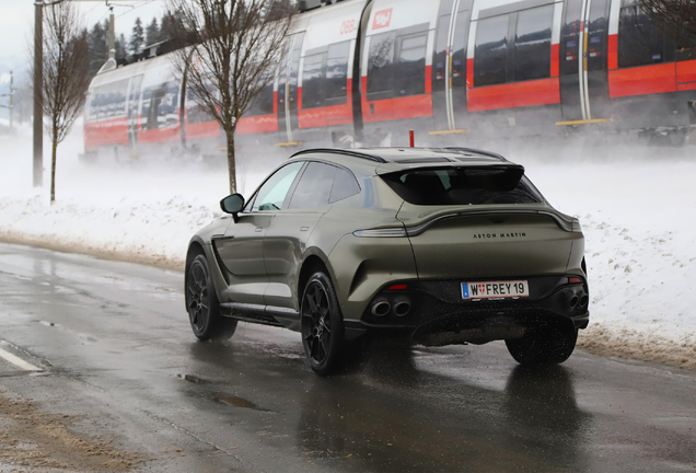 Aston Martin DBX707