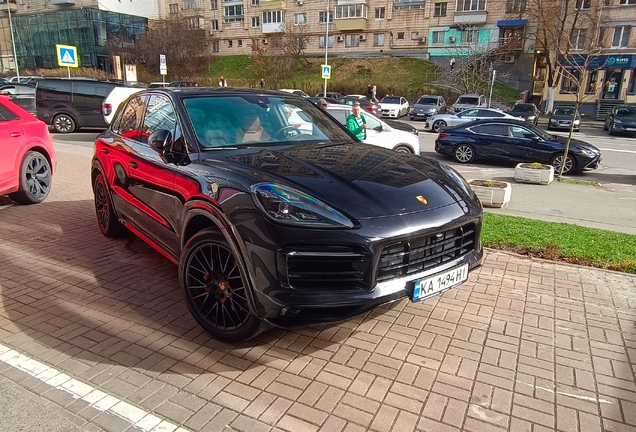 Porsche 9YA Cayenne GTS