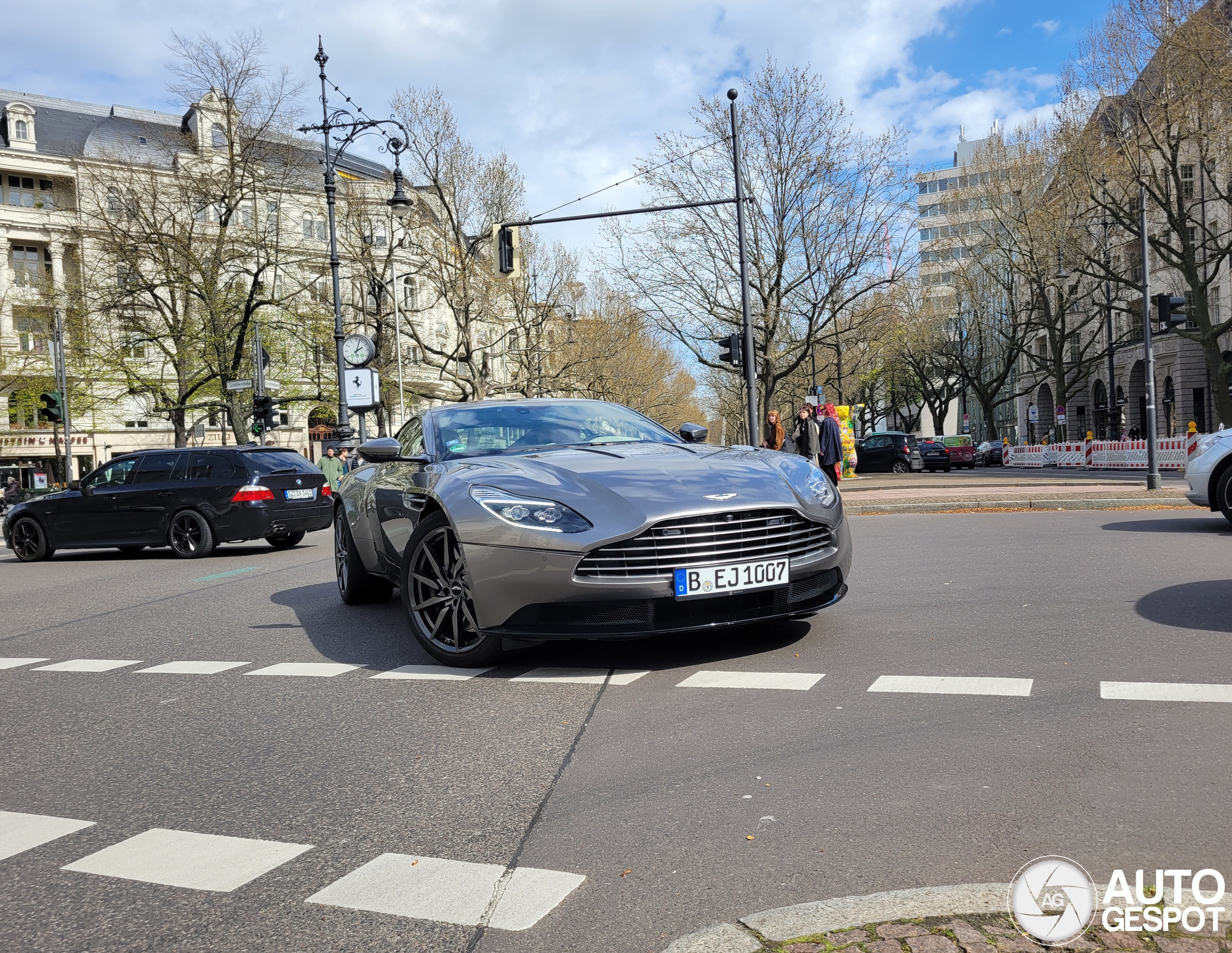 Aston Martin DB11