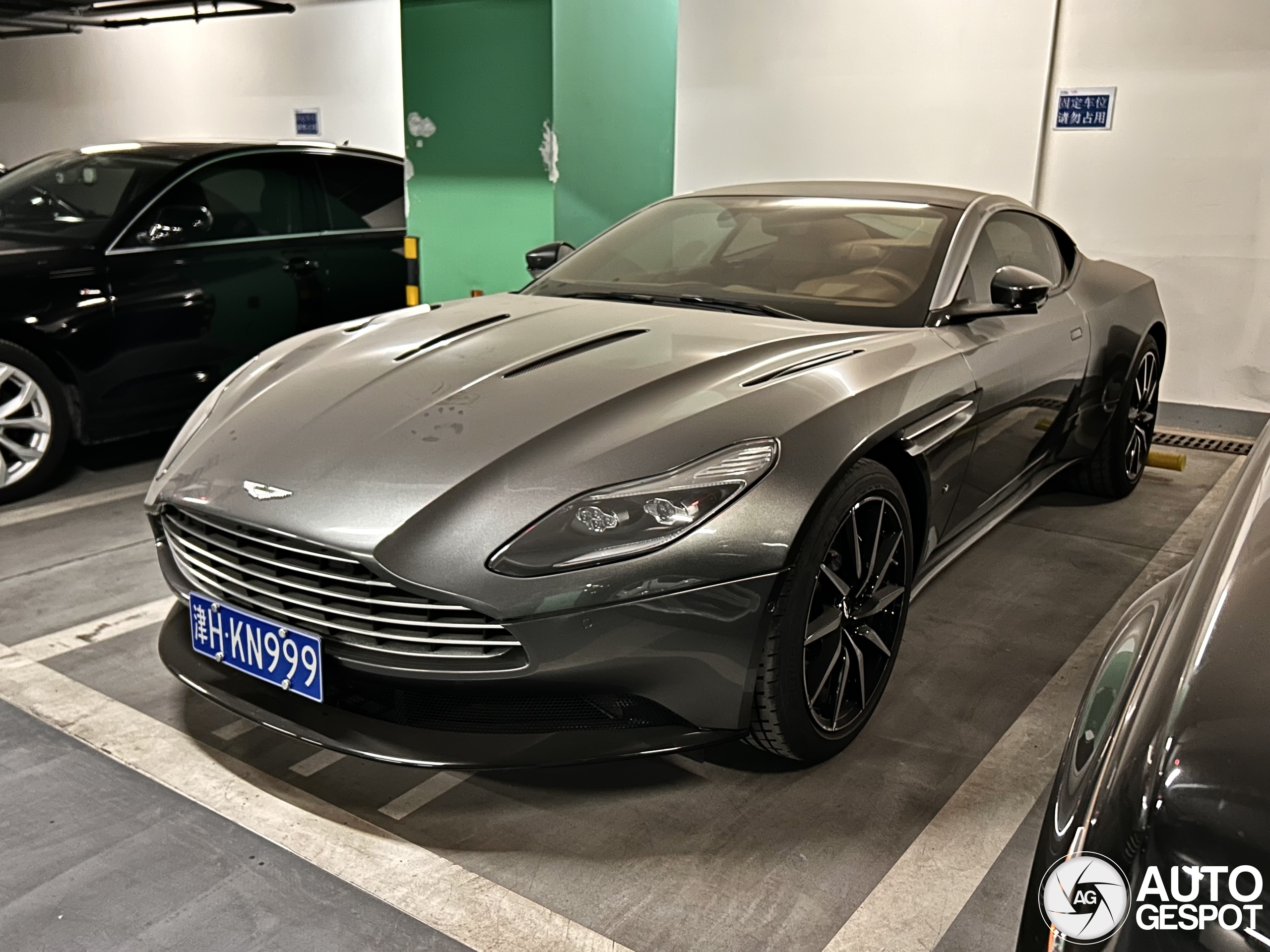 Aston Martin DB11