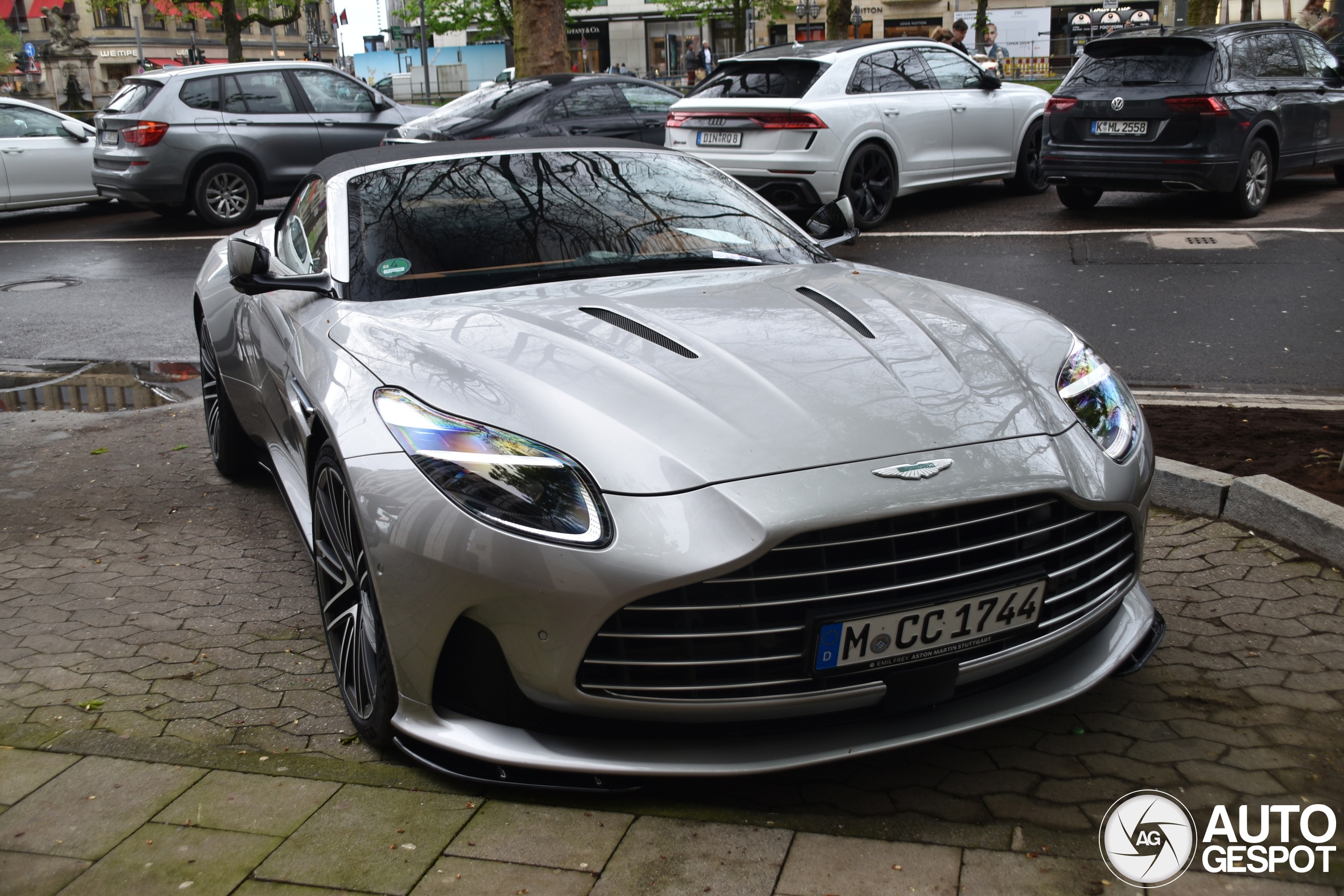 Aston Martin DB12 Volante