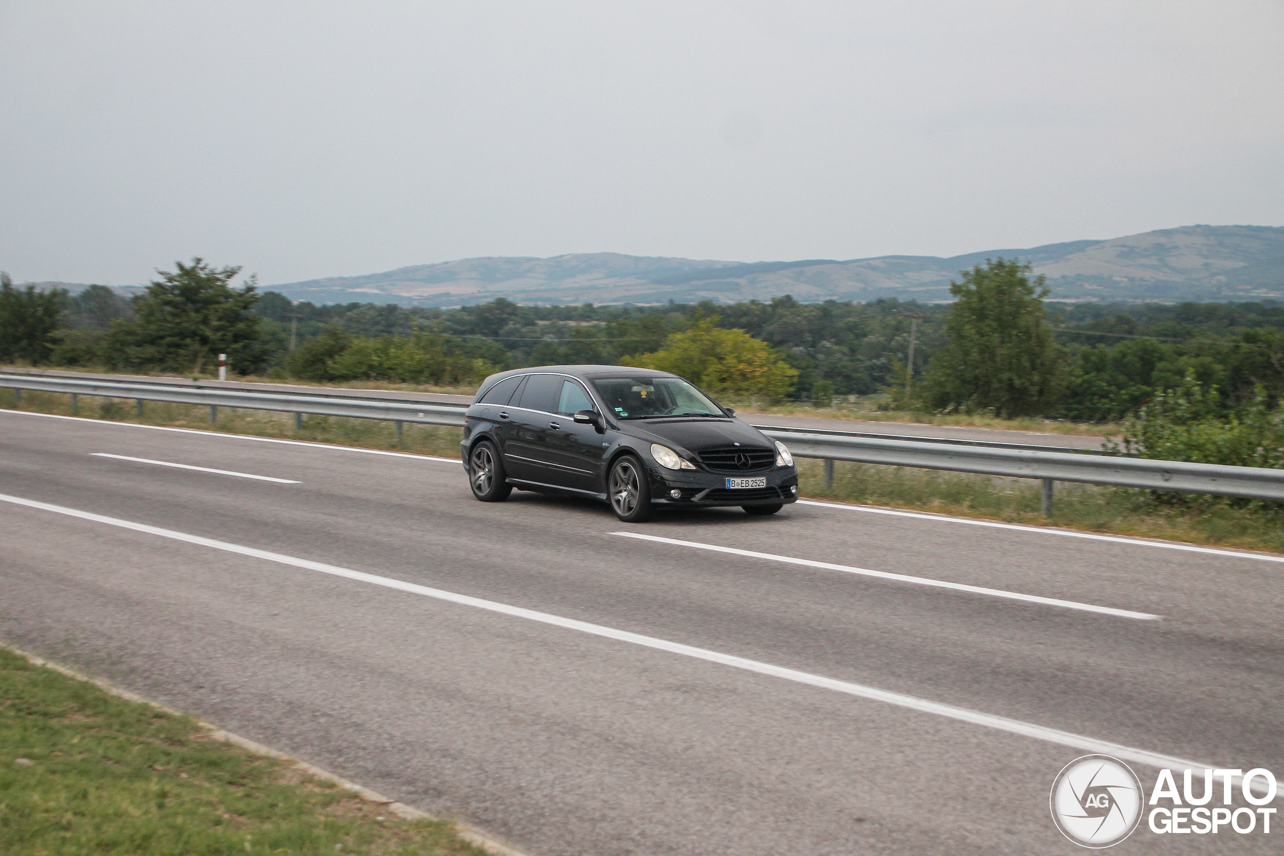 Mercedes-Benz R 63 AMG