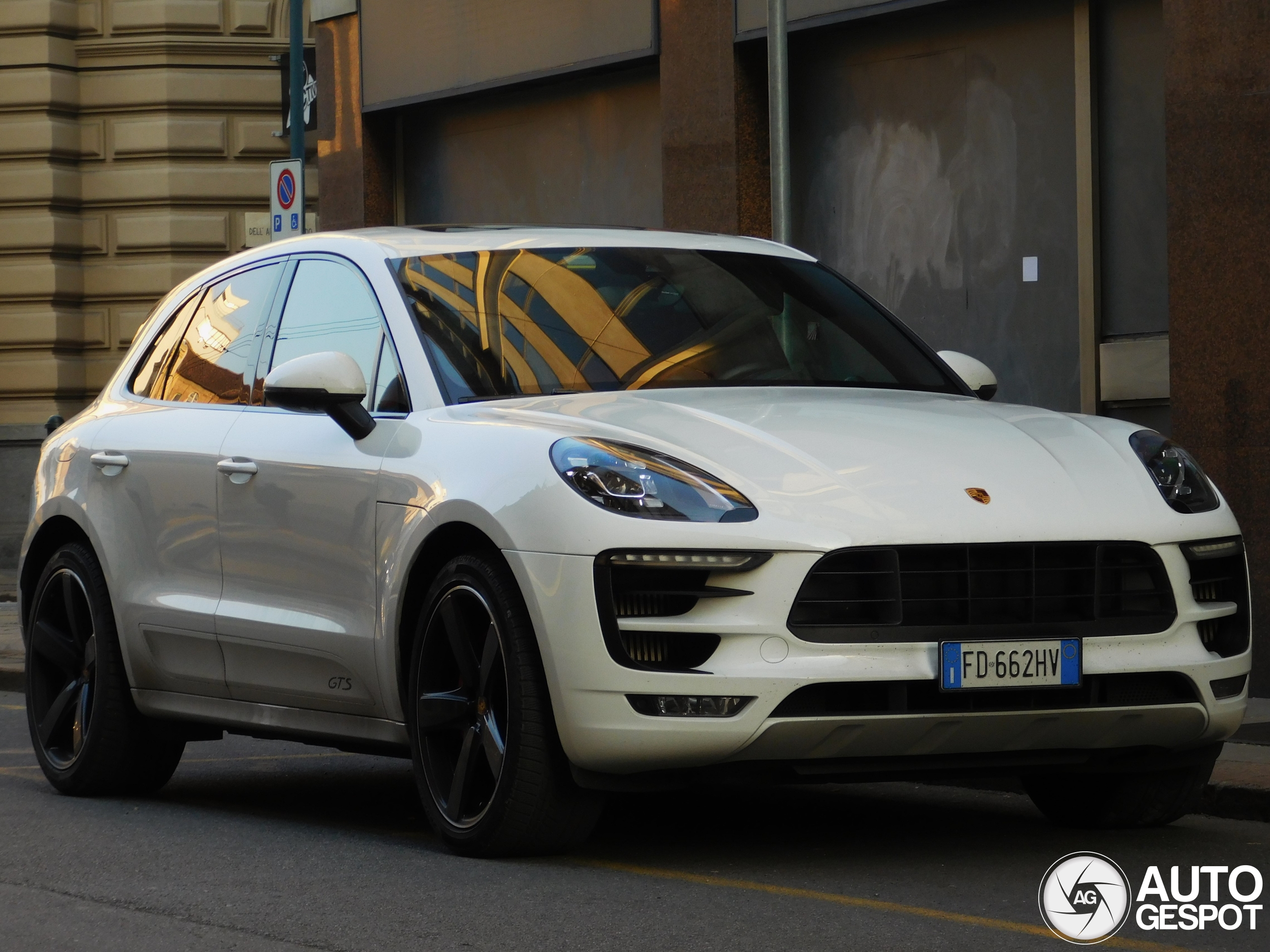 Porsche 95B Macan GTS