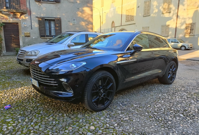 Aston Martin DBX