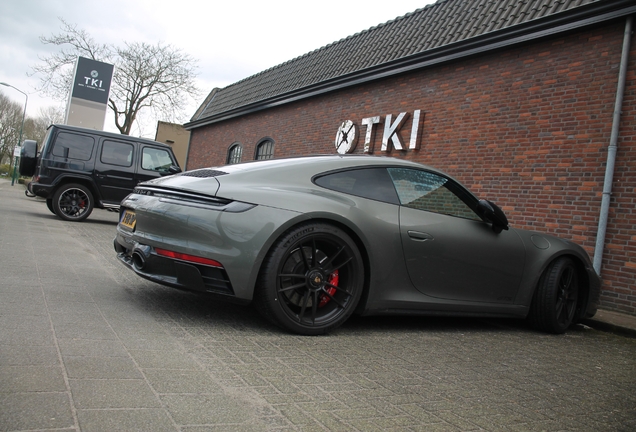 Porsche 992 Carrera 4 GTS