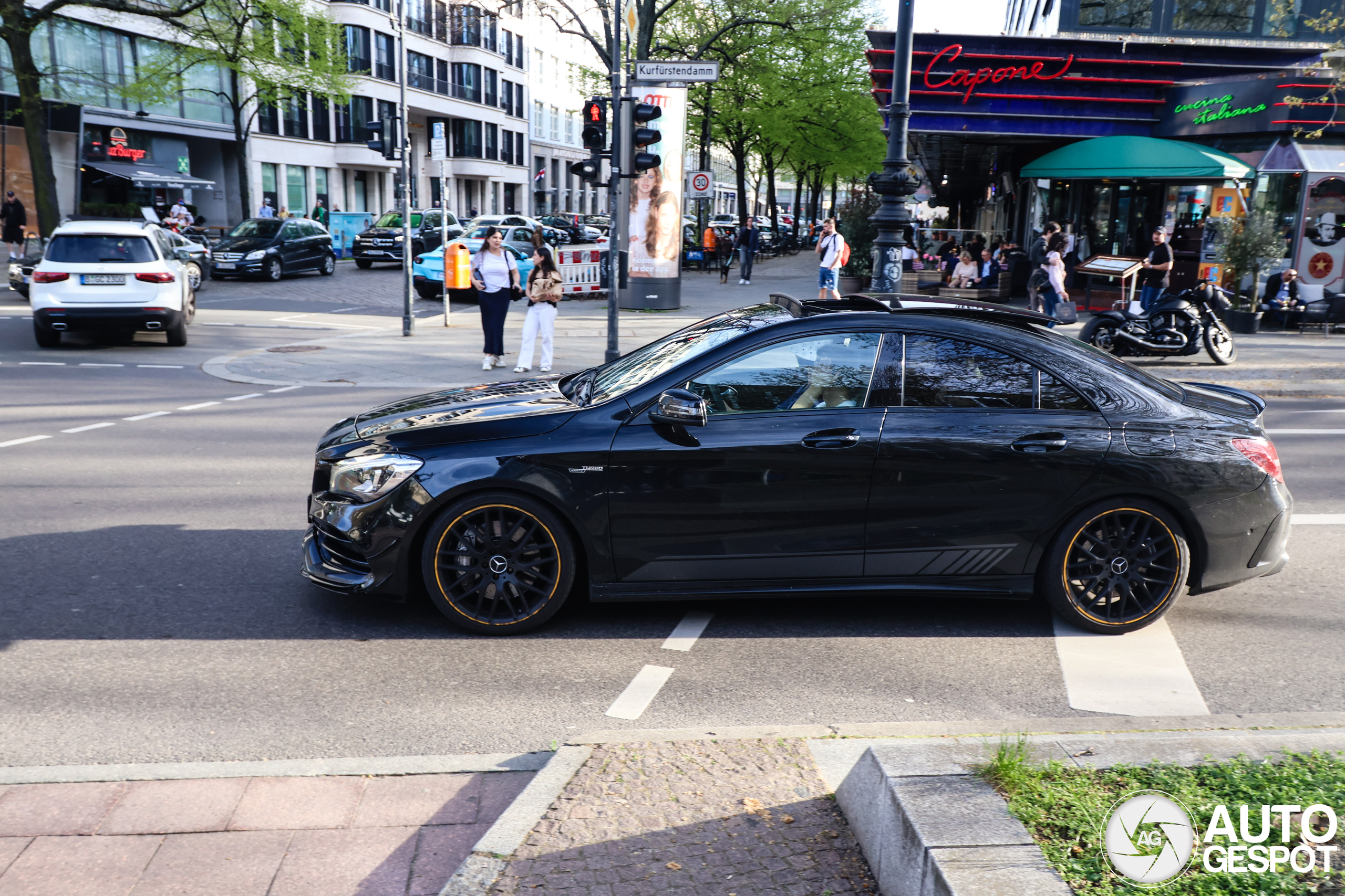 Mercedes-AMG CLA 45 C117 Yellow Night Edition