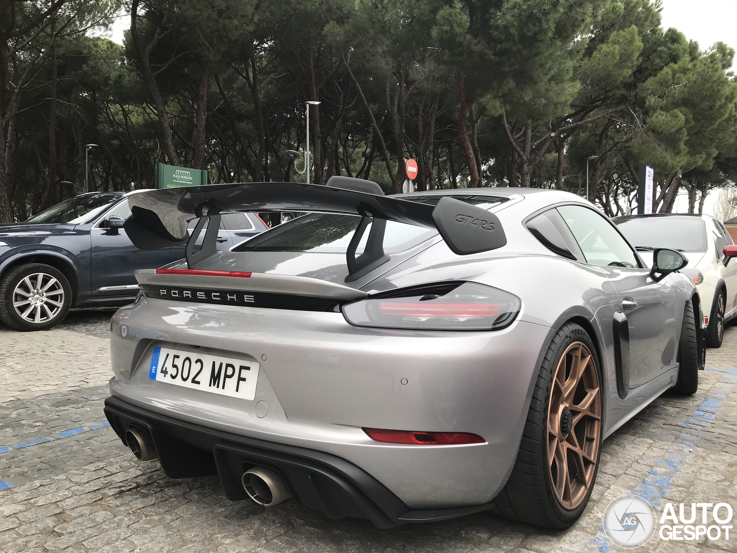 Porsche 718 Cayman GT4 RS Weissach Package