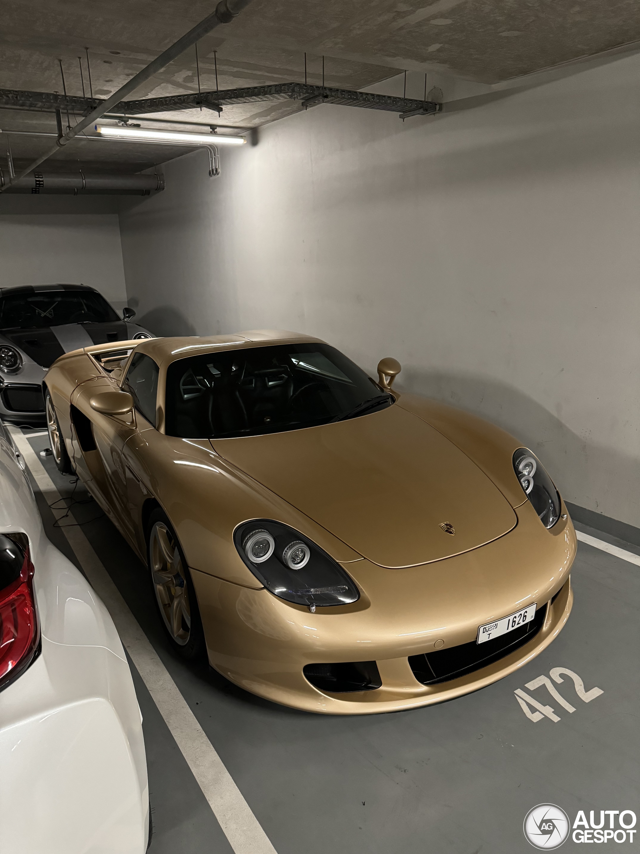 In Dubai kan echt alles: gouden Porsche Carrera GT