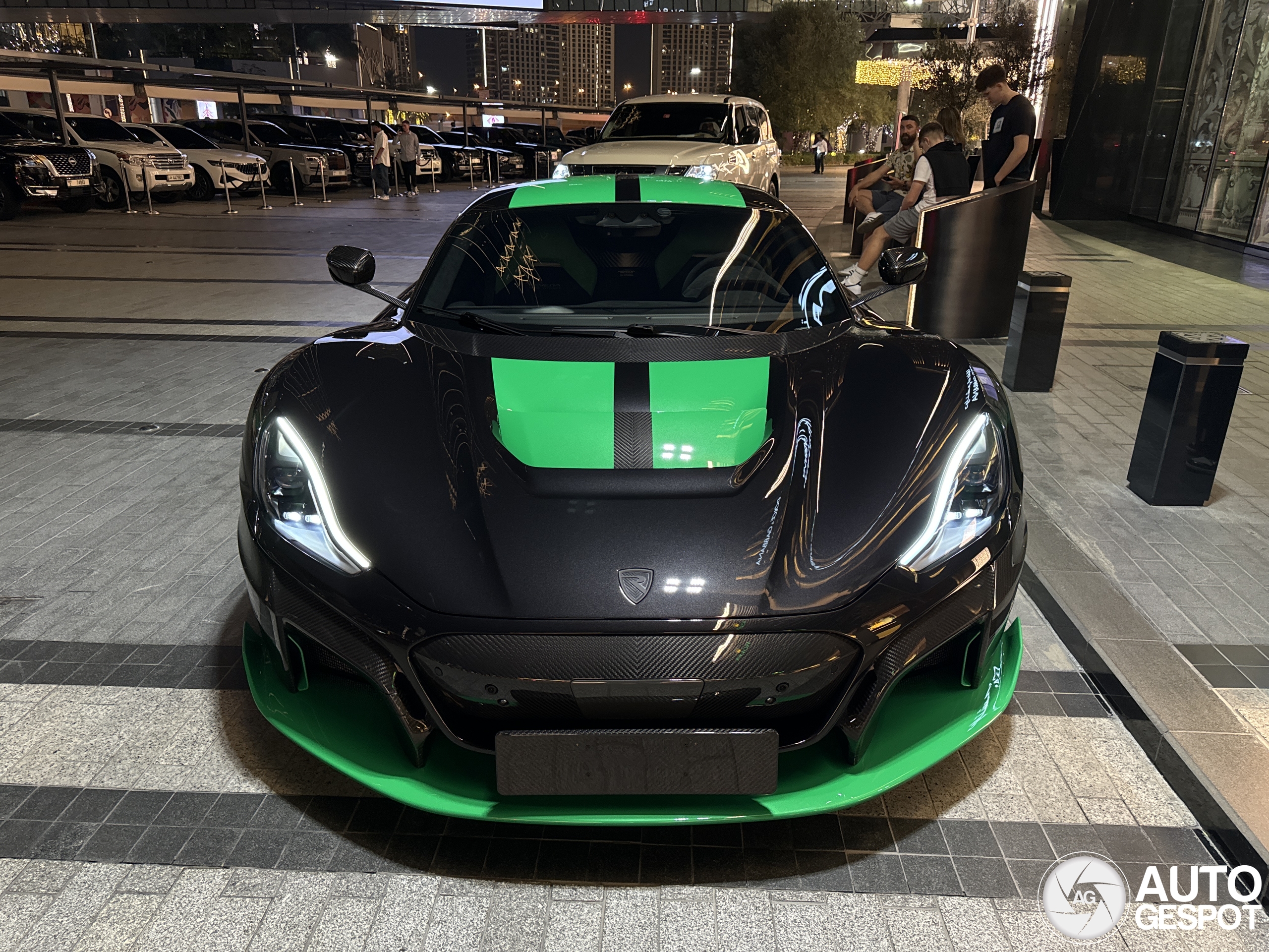 Dit is de eerste Rimac Nevera Time Attack in Dubai