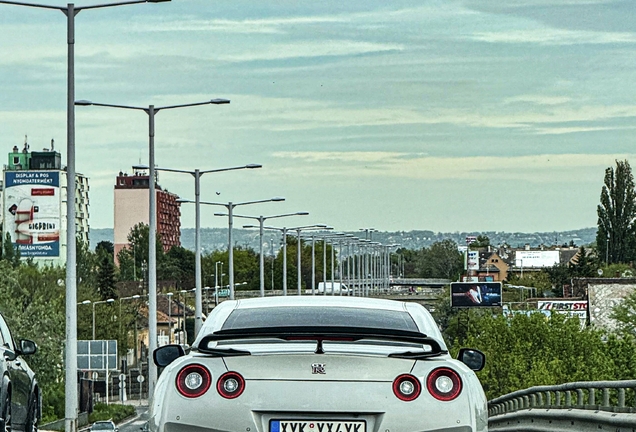 Nissan GT-R 2015