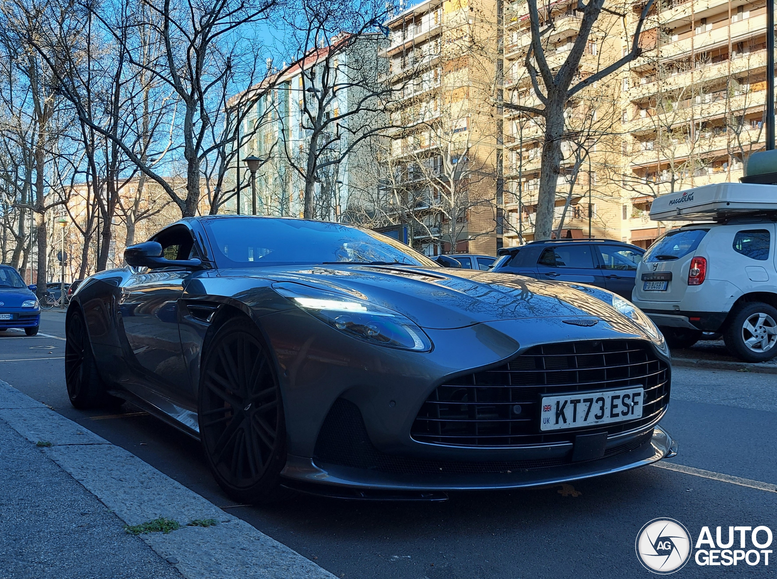 Aston Martin DB12