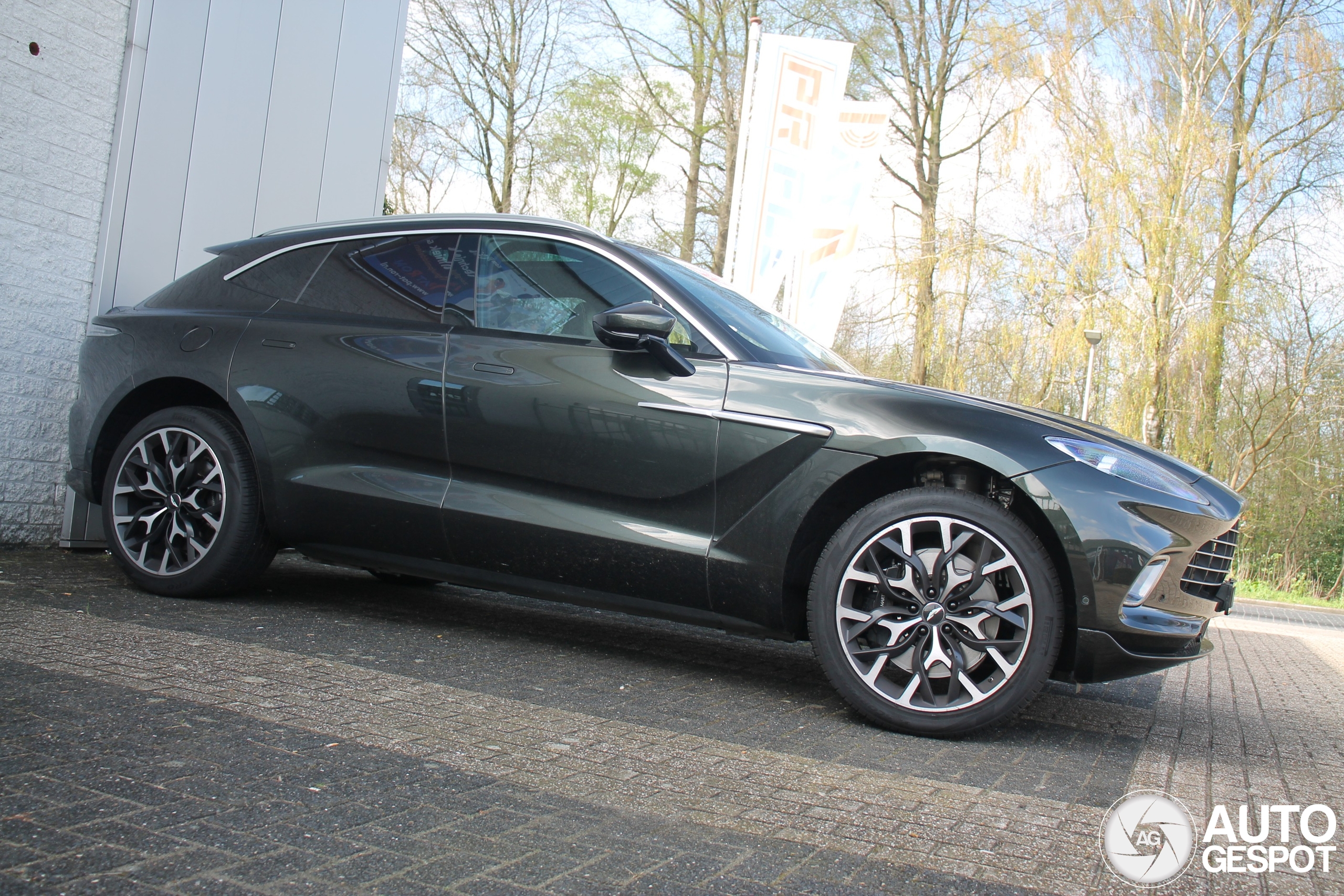 Aston Martin DBX