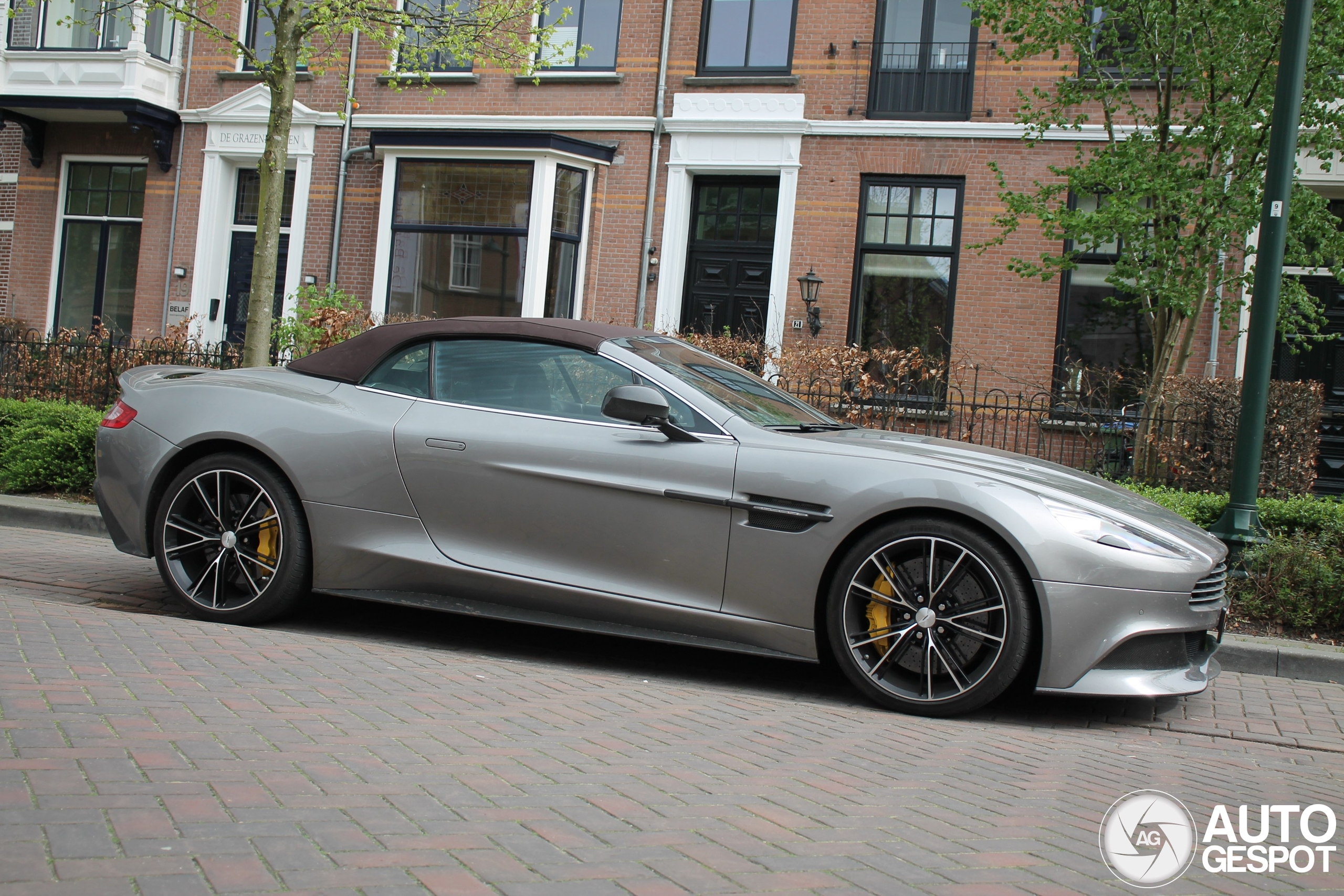 Aston Martin Vanquish Volante