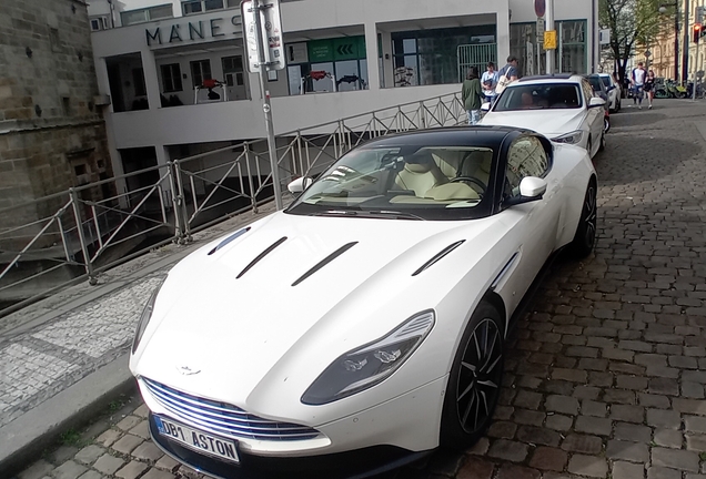 Aston Martin DB11