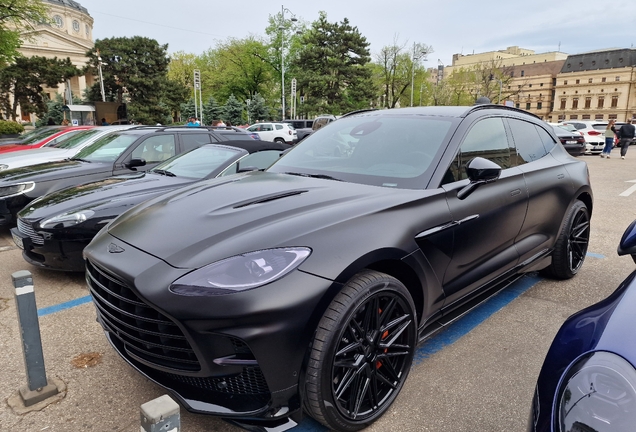 Aston Martin DBX707