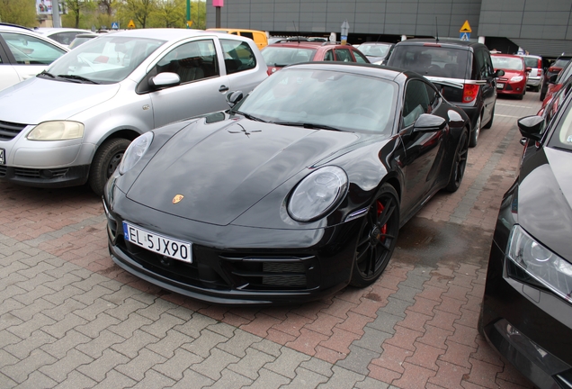 Porsche 992 Carrera 4 GTS