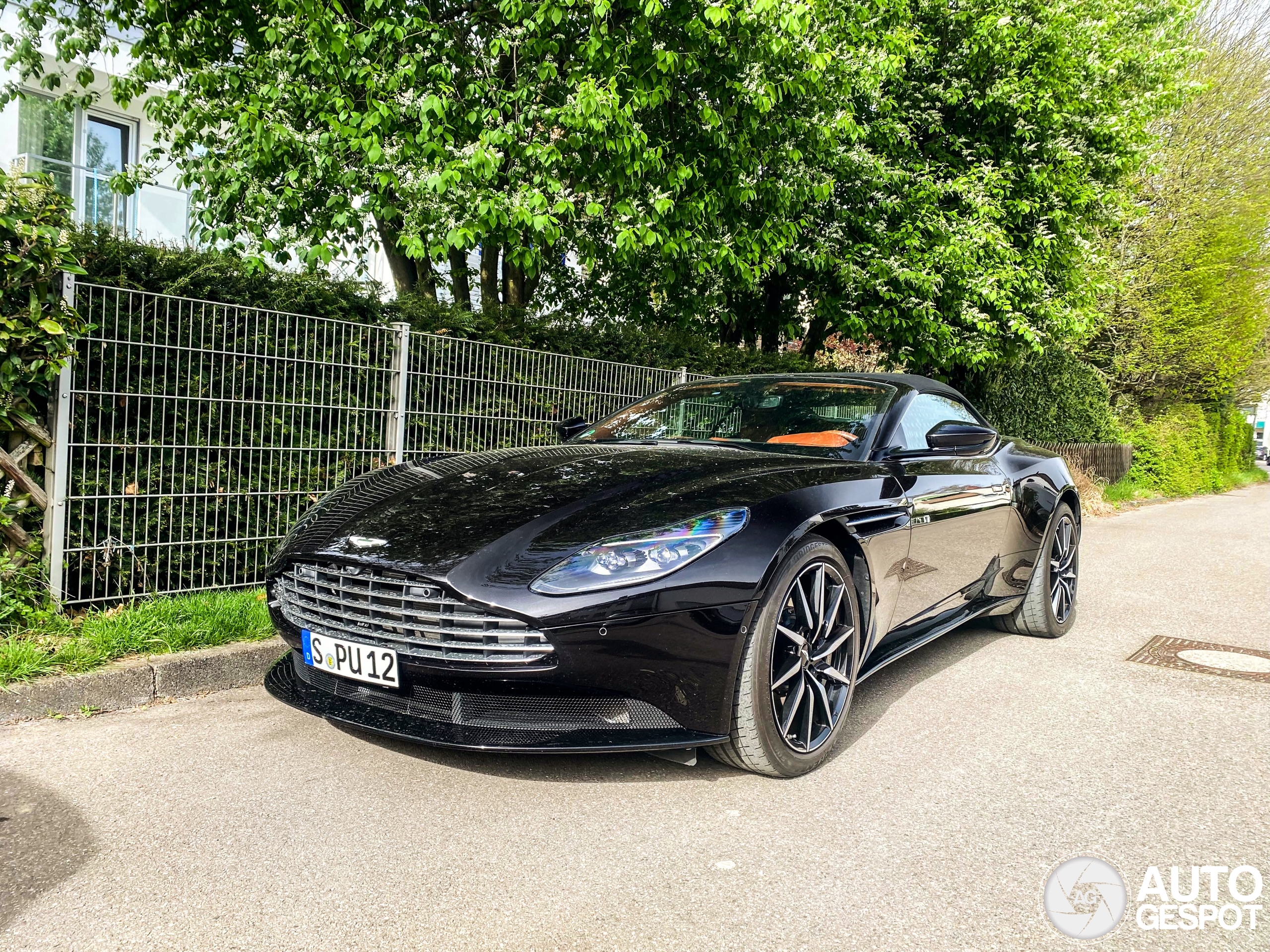 Aston Martin DB11 V8 Volante