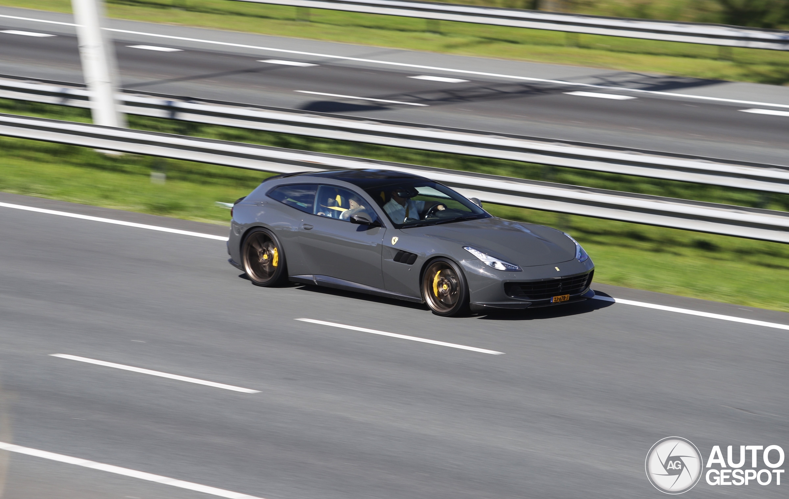 Ferrari GTC4Lusso T Novitec Rosso