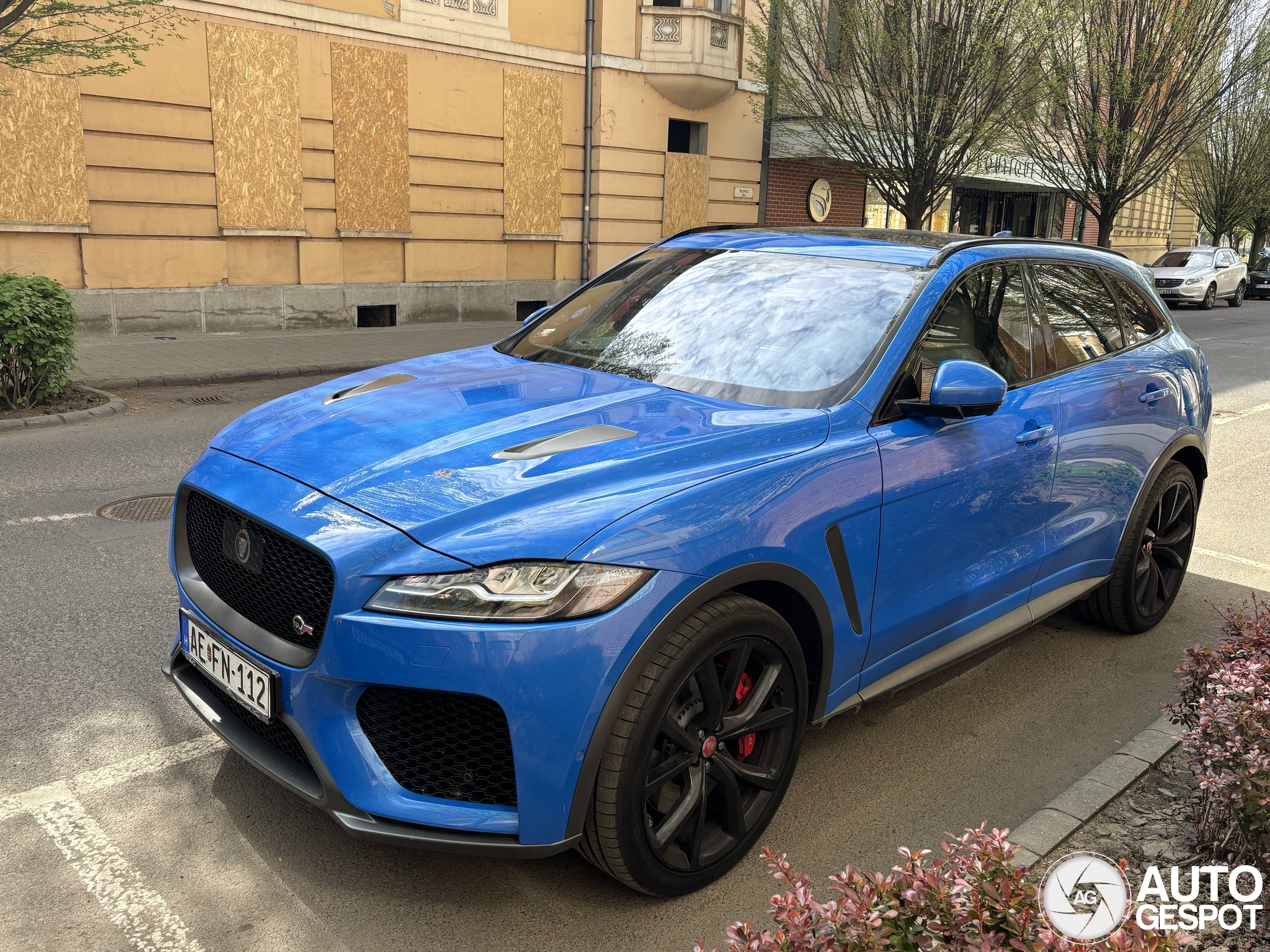 Jaguar F-PACE SVR