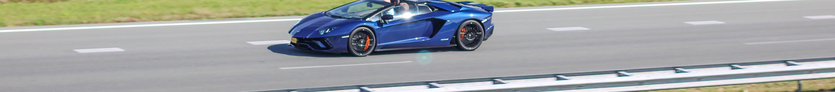 Lamborghini Aventador S LP740-4 Roadster