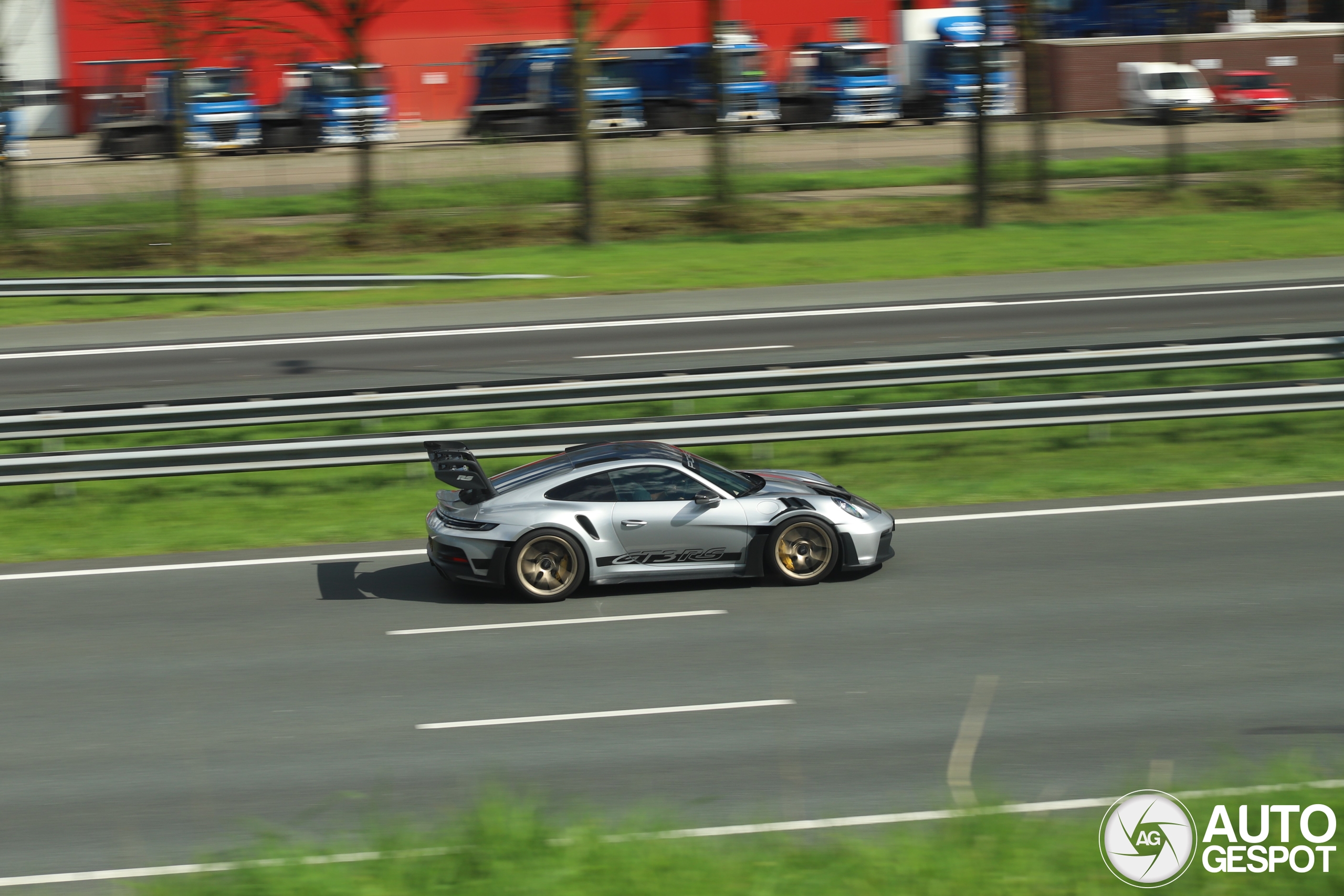 Porsche 992 GT3 RS Weissach Package