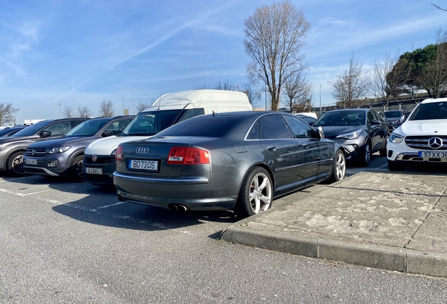 Audi S8 D3