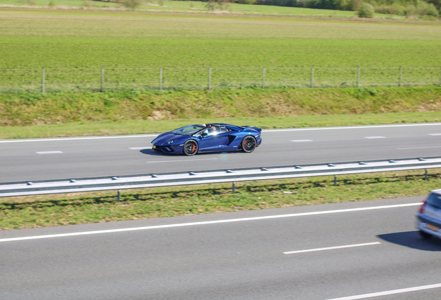 Lamborghini Aventador S LP740-4 Roadster