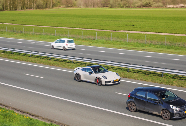 Porsche 992 Carrera 4 GTS