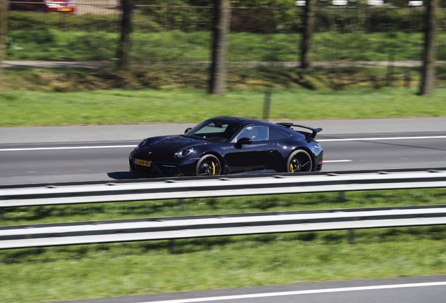 Porsche 992 Carrera 4S