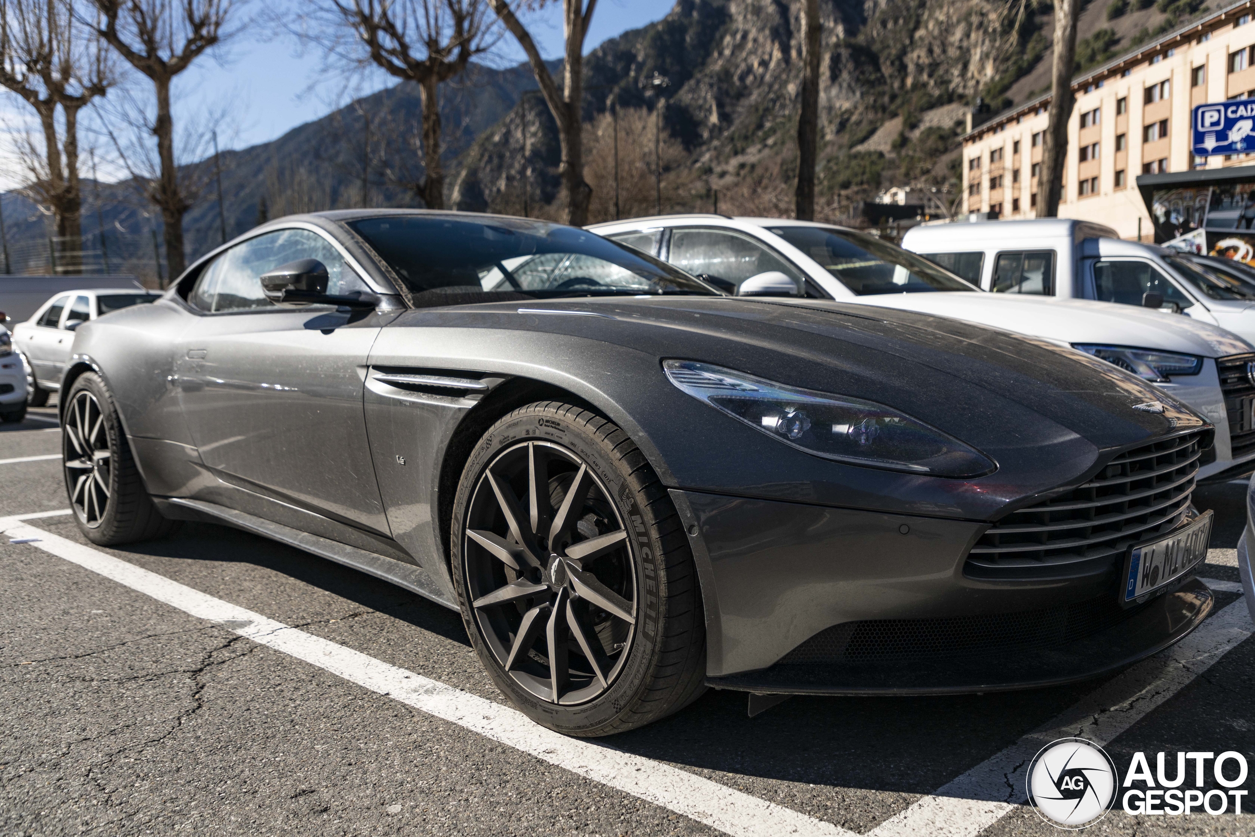 Aston Martin DB11