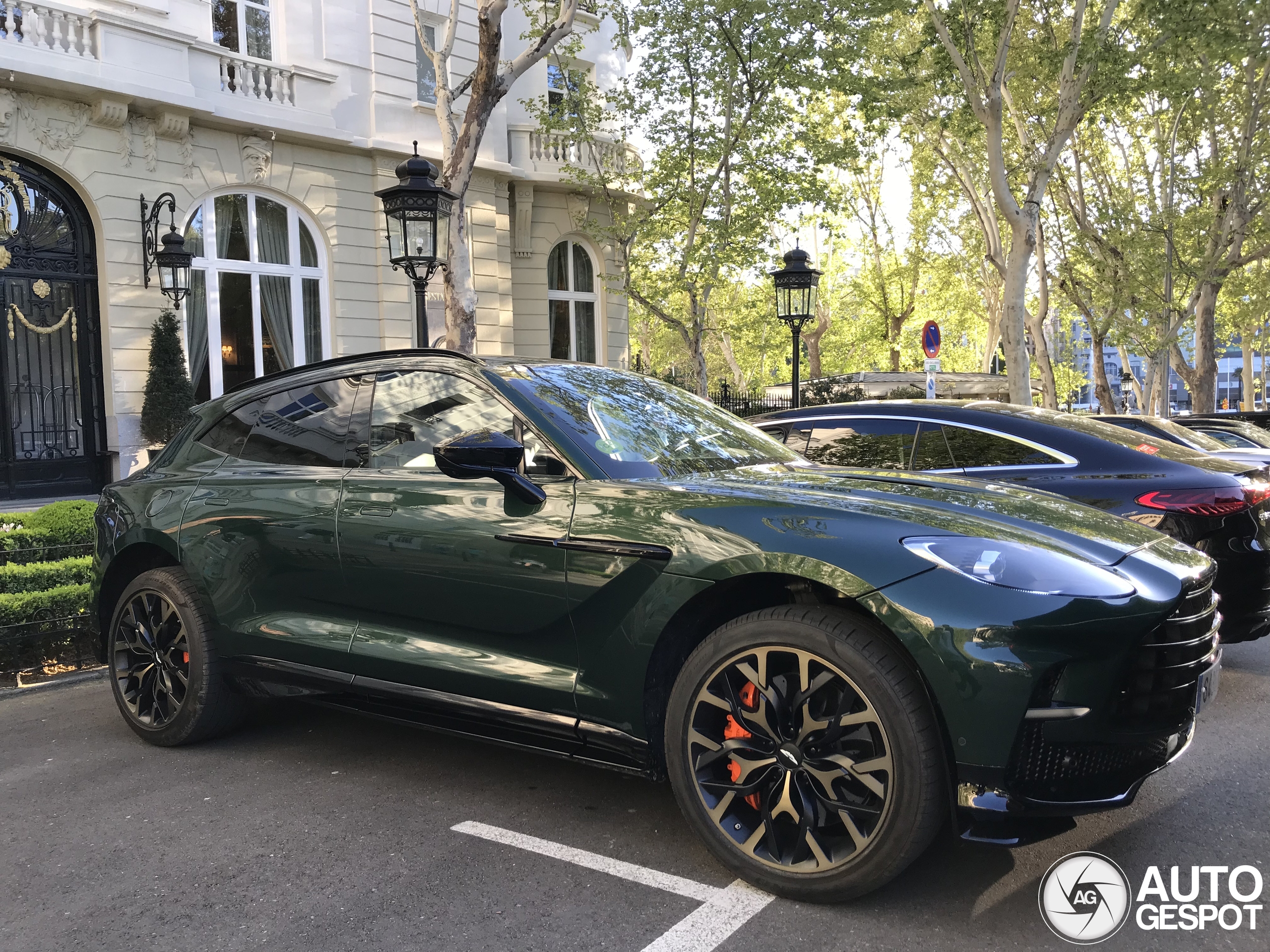 Aston Martin DBX707