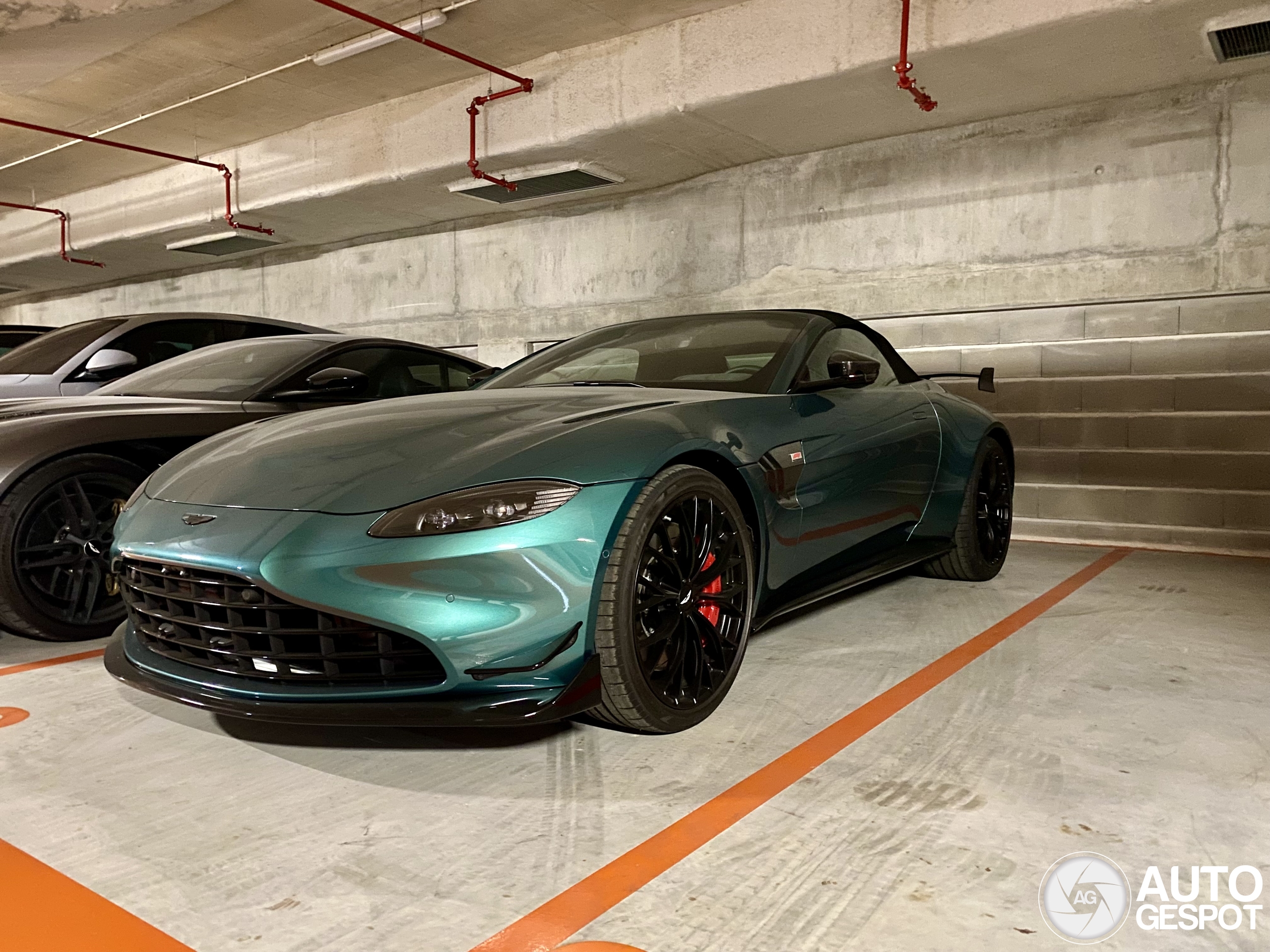 Aston Martin V8 Vantage Formula 1 Edition Roadster