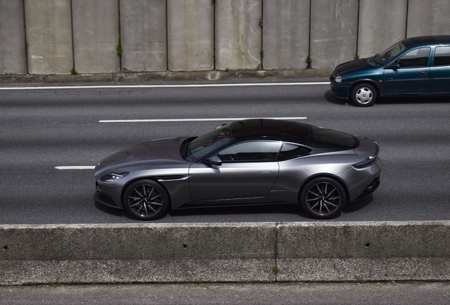 Aston Martin DB11 V8