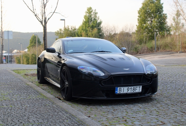 Aston Martin V8 Vantage 2012