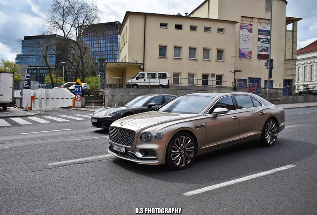 Bentley Flying Spur V8 2022 Mulliner